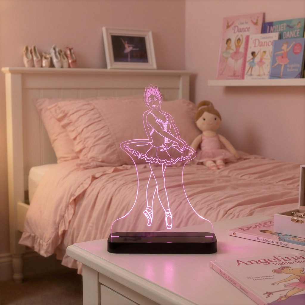 Luminária Bailarina acesa em quarto infantil